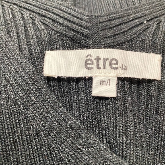 Etre-La Women’s Black Ribbed V-Neck Top NWT Sz-M/L - Picture 4 of 7
